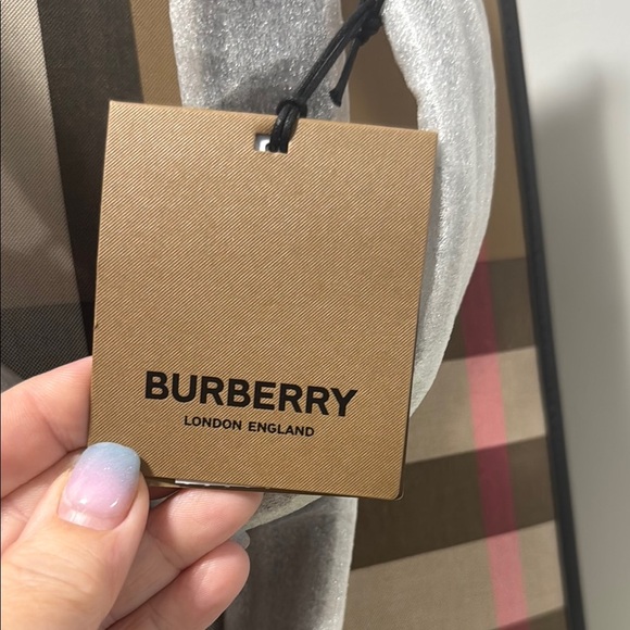 *SOLD* Burberry Brown and Red Designer Bags with Iconic Check Pattern - Picture 4 of 7